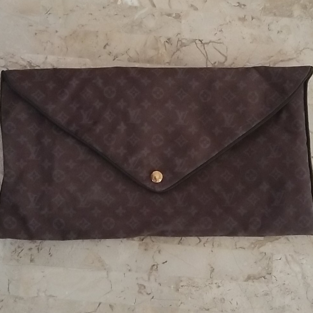 Authentic Louis Vuitton Unisex Pouch/Cosmetic Bag